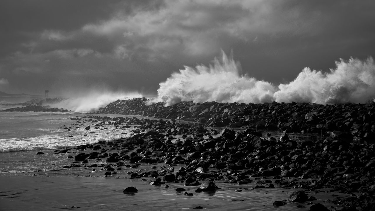 Wallpaper coast, stones, sea, splashes, waves, black and white, storm