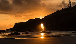 Preview wallpaper coast, water, rocks, sun, sunset, dark