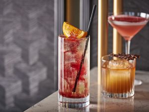 Preview wallpaper cocktail, glass, orange, slice, drink