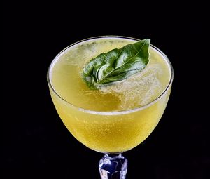 Preview wallpaper cocktail, leaf, basil, glass, drink