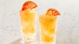 Preview wallpaper cocktail, orange, slice, ice, drink