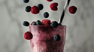 Preview wallpaper cocktail, smoothie, drink, berries, raspberries, blueberries
