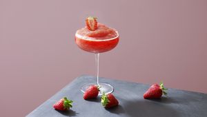 Preview wallpaper cocktail, strawberry, glass, pink