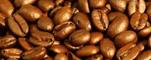 Preview wallpaper coffee, beans, glare, macro, brown