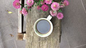 Preview wallpaper coffee, cup, clover, flowers, bouquet