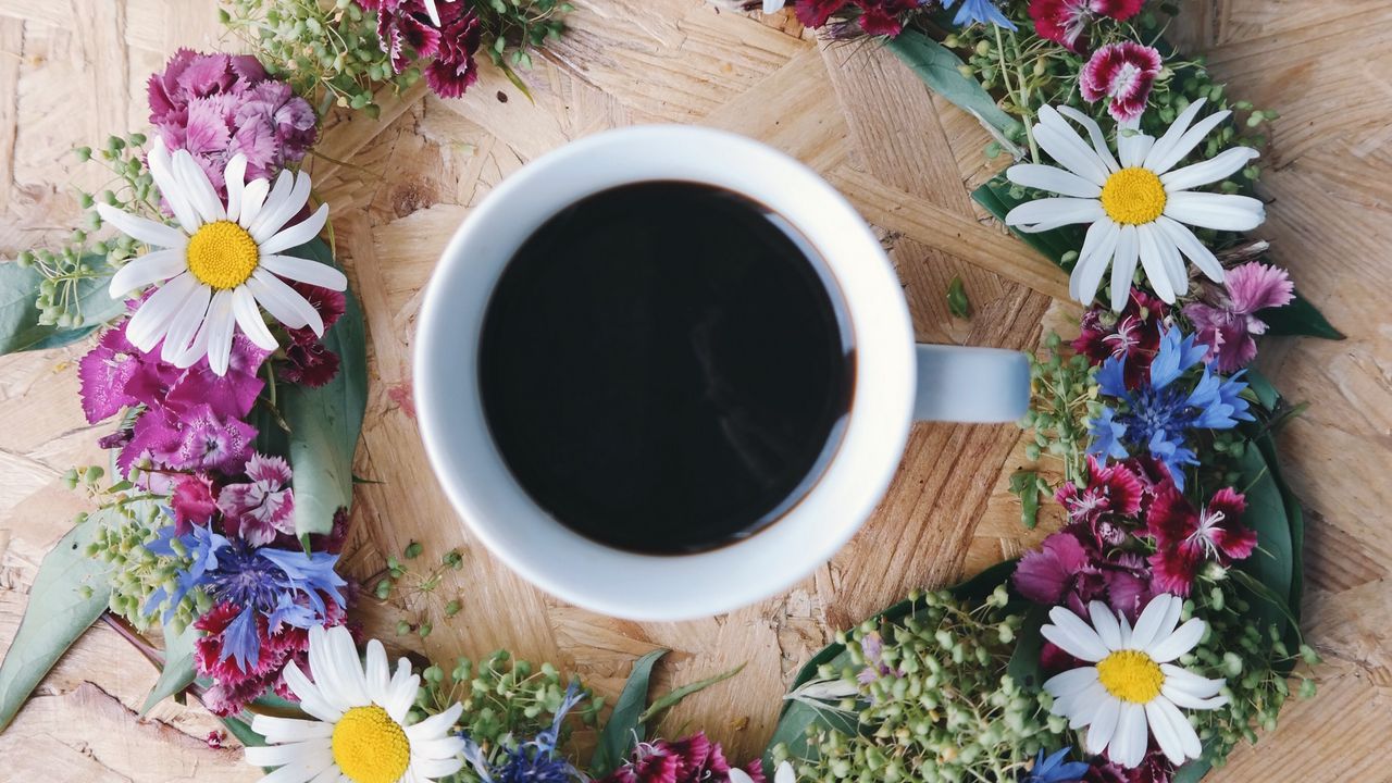 Wallpaper coffee, cup, flowers, wreath, surface hd, picture, image