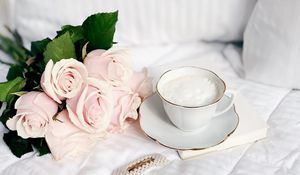 Preview wallpaper coffee, cup, roses, bouquet, aesthetics