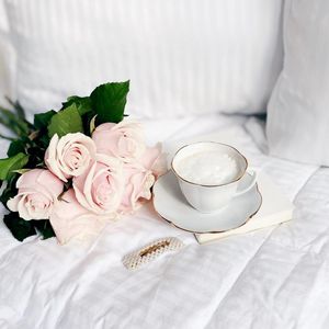 Preview wallpaper coffee, cup, roses, bouquet, aesthetics