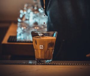 Preview wallpaper coffee, drink, glass, bartender
