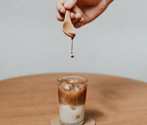 Preview wallpaper coffee, drink, ice, hand, spoon, drops