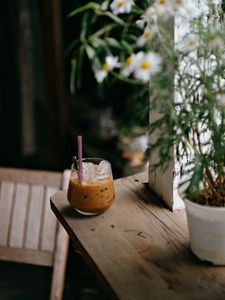 Preview wallpaper coffee, drink, ice, glass, chamomile, flowers