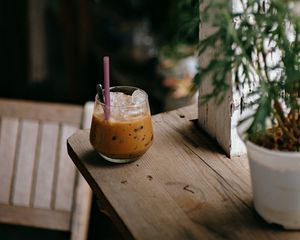 Preview wallpaper coffee, drink, ice, glass, chamomile, flowers