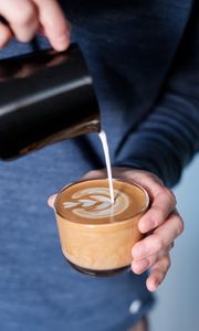 Preview wallpaper coffee, glass, drink, milk, hands, barista