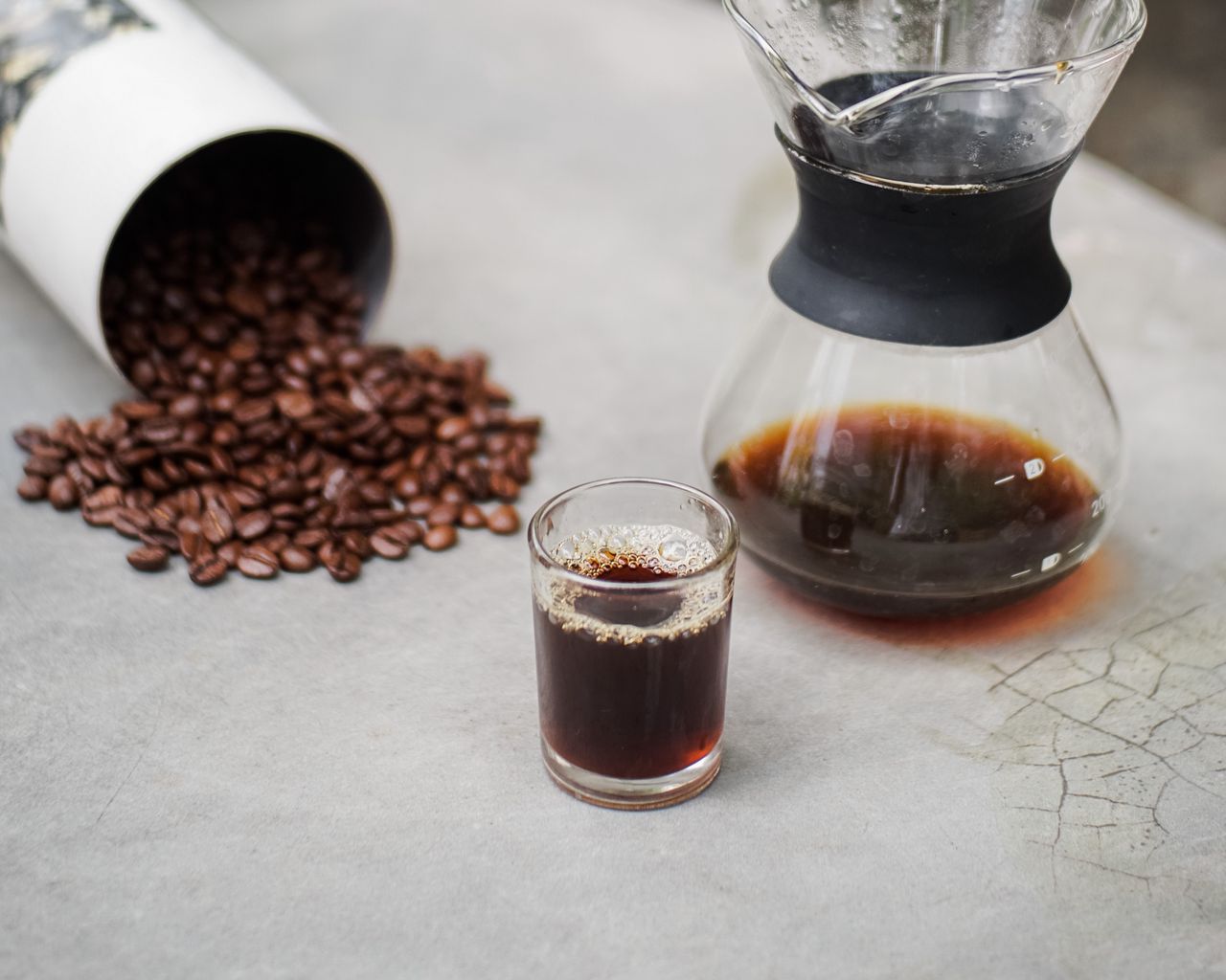 Download wallpaper 1280x1024 coffee, glass, drink, beans standard 5:4