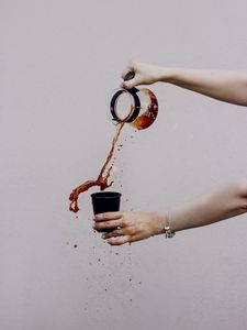 Preview wallpaper coffee, glass, spray, hands