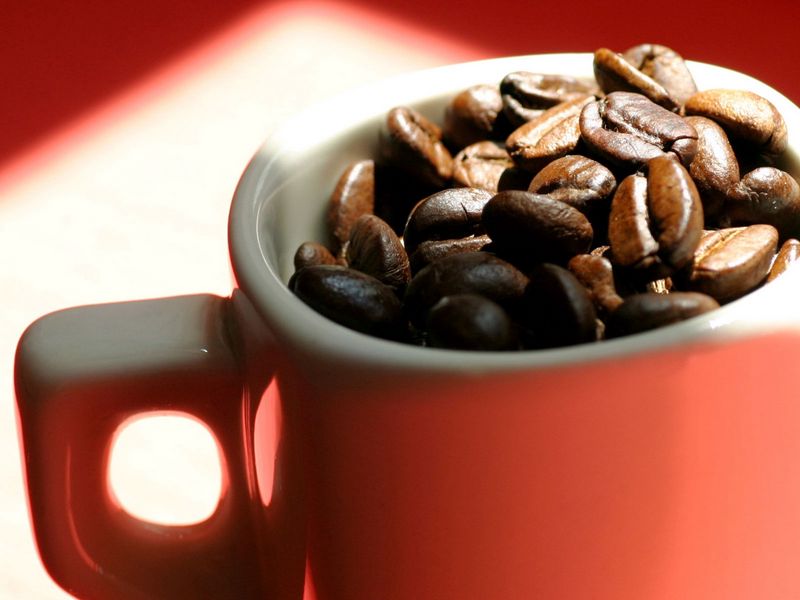 Download wallpaper 800x600 coffee, grains, cup pocket pc, pda hd background