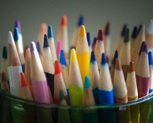 Preview wallpaper colored pencils, sharpened, set