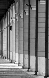 Preview wallpaper columns, architecture, bw, light