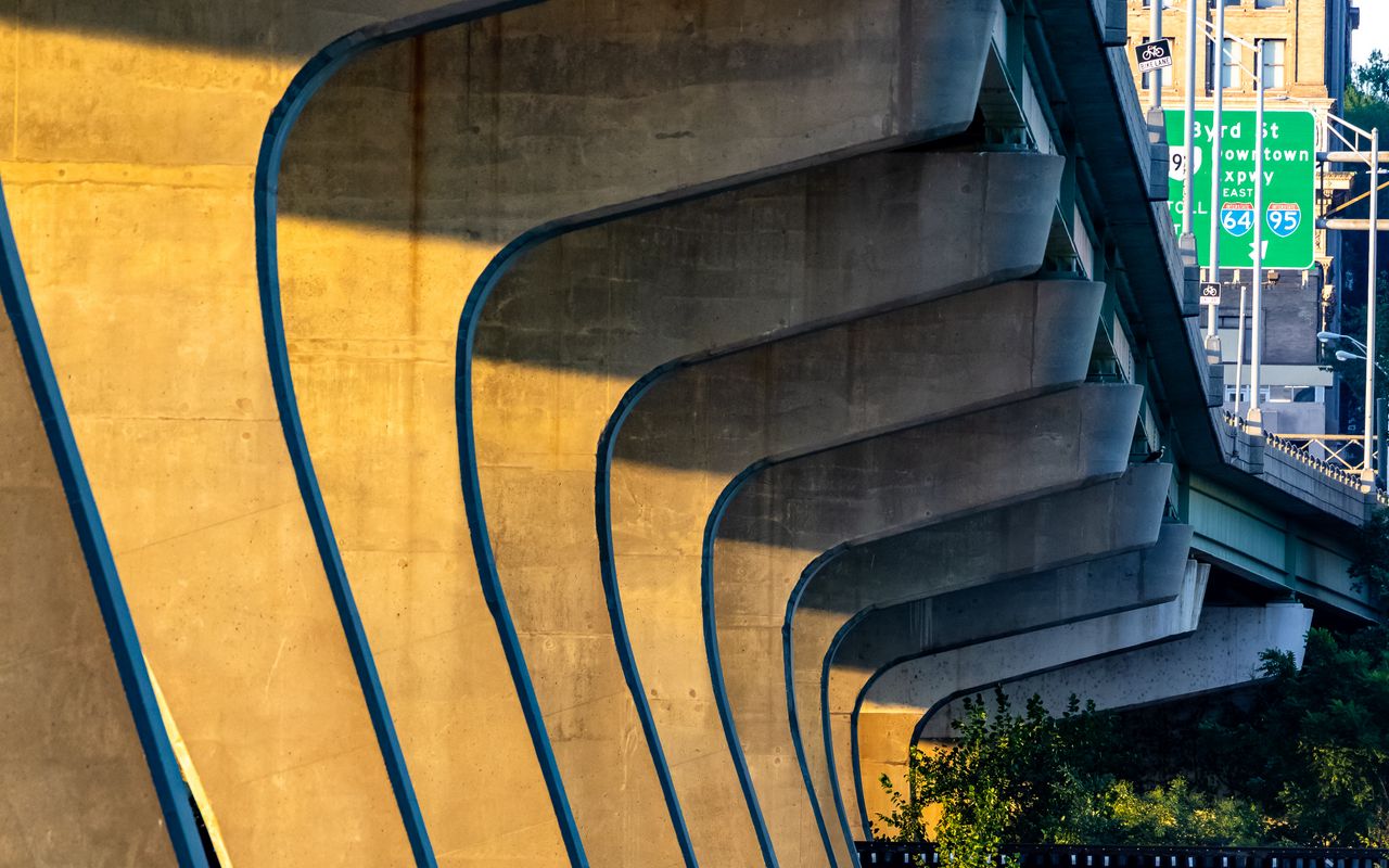 1280x800 Wallpaper columns, bridge, river, grass, city