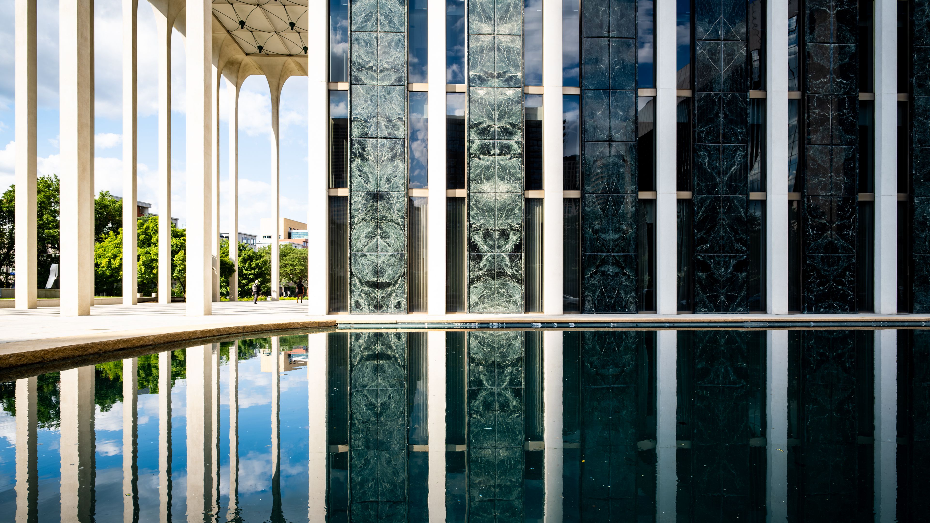 3840x2160 Wallpaper columns, building, facade, architecture, water, reflection