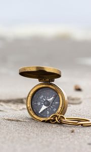 Preview wallpaper compass, beach, sand