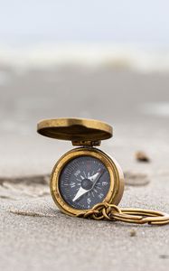 Preview wallpaper compass, beach, sand