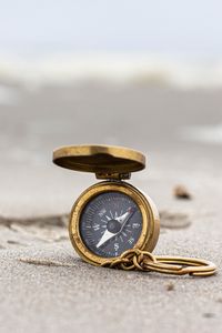 Preview wallpaper compass, beach, sand