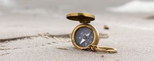 Preview wallpaper compass, beach, sand