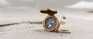 Preview wallpaper compass, beach, sand