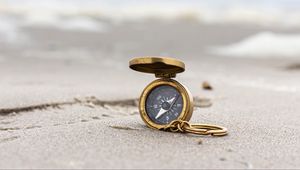 Preview wallpaper compass, beach, sand