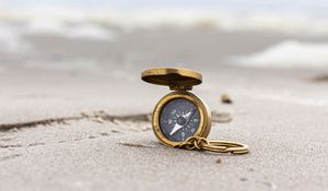 Preview wallpaper compass, beach, sand