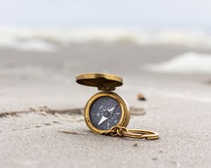 Preview wallpaper compass, beach, sand