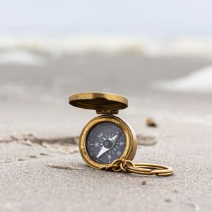 Preview wallpaper compass, beach, sand