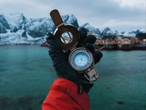 Preview wallpaper compass, hand, travel, gloves