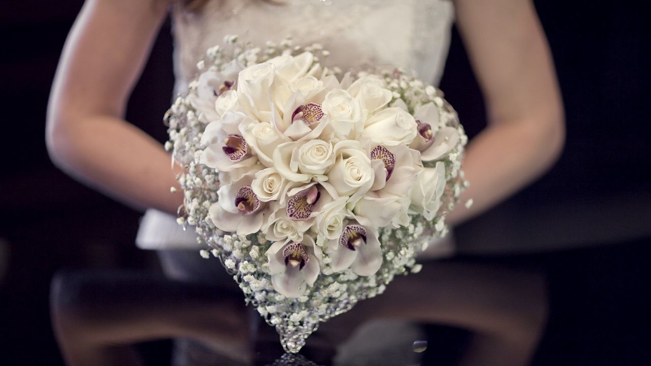 Wallpaper composition, bride, roses, wedding bouquet