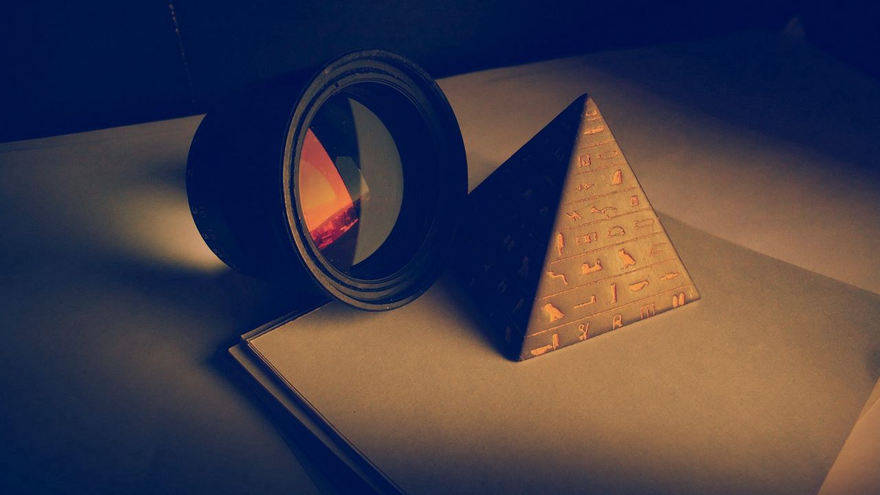 Wallpaper cone, flash, lens, camera