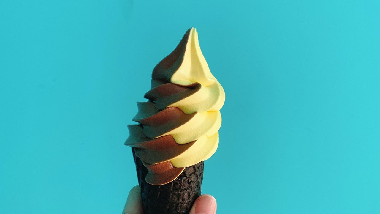 Wallpaper cone ice cream, ice cream, hand, background
