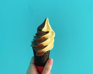 Preview wallpaper cone ice cream, ice cream, hand, background