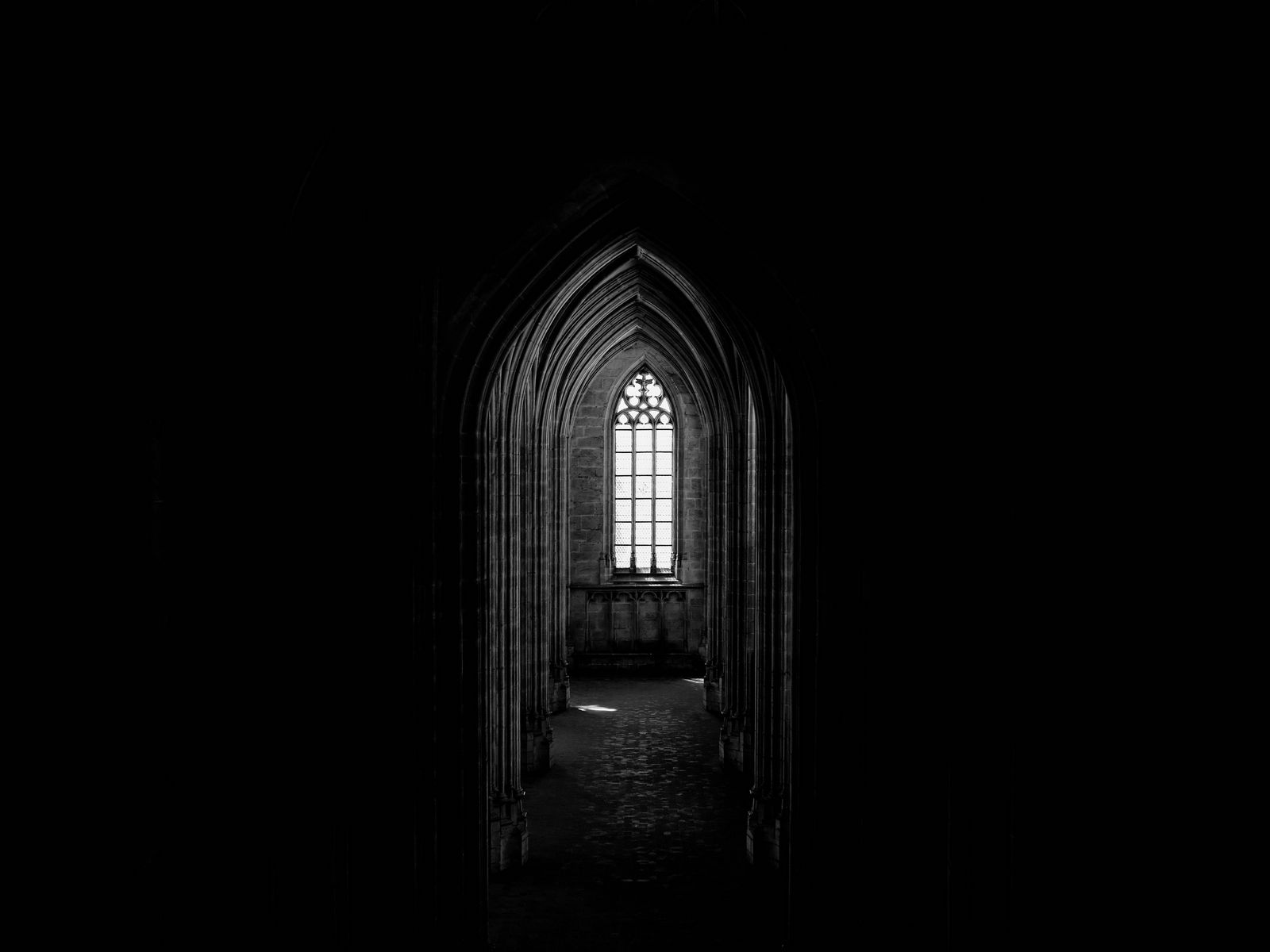 1600x1200 Wallpaper corridor, dark, window, arch, architecture