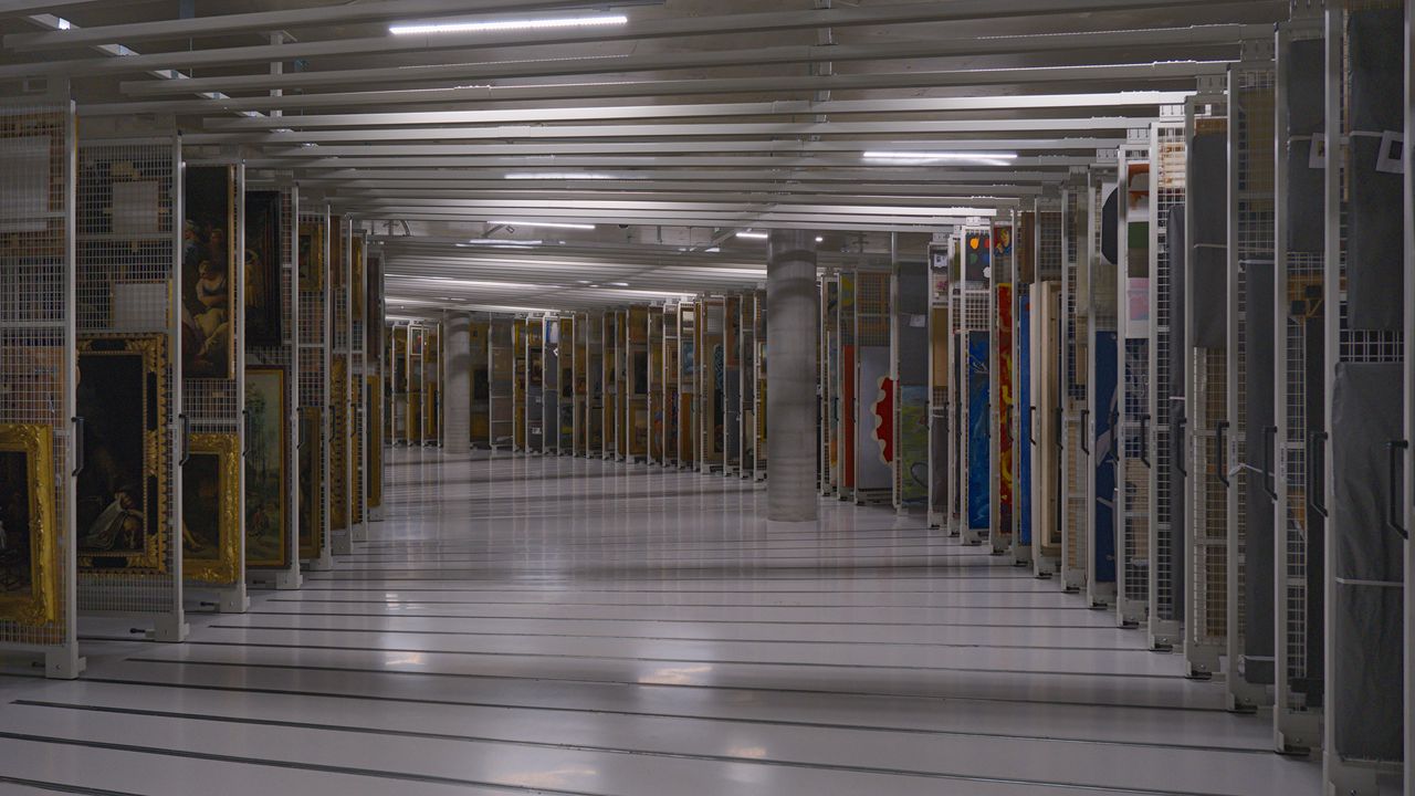 Wallpaper corridor, paintings, light, museum
