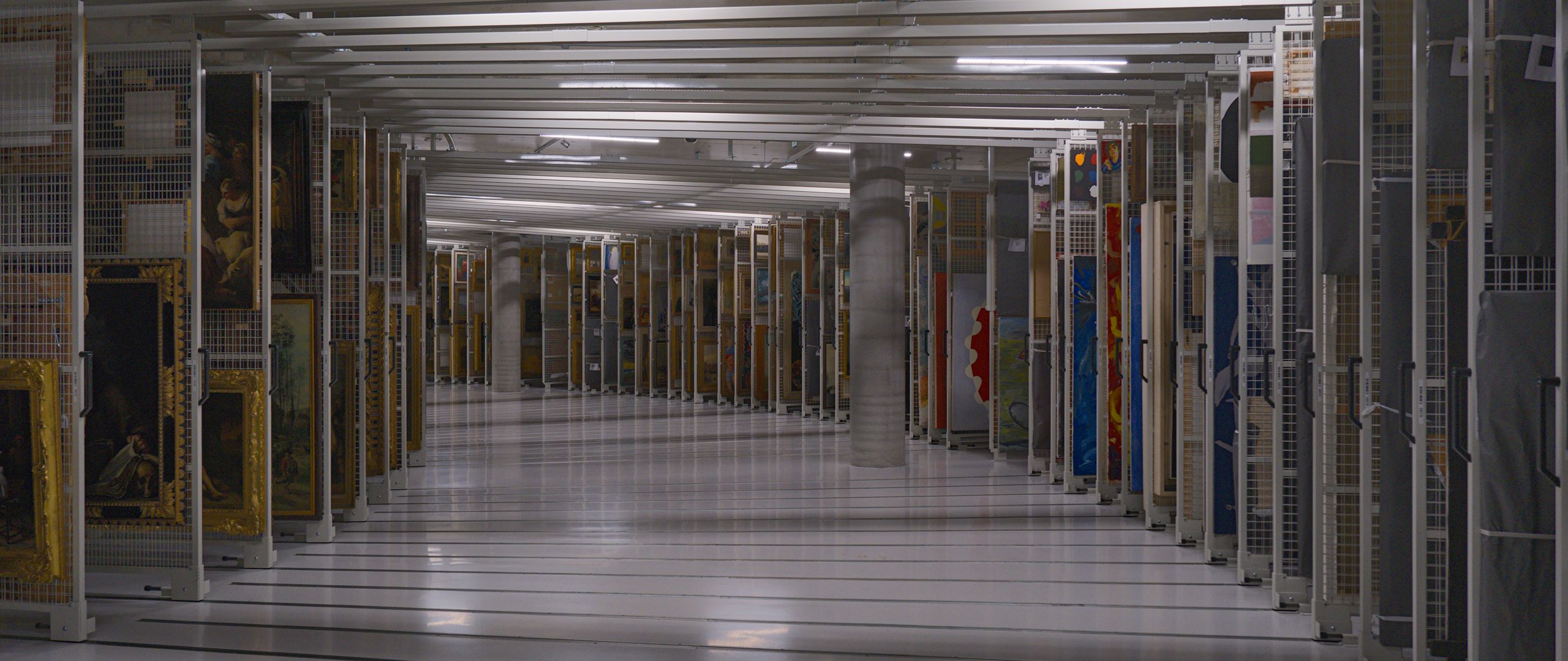 2560x1080 Wallpaper corridor, paintings, light, museum