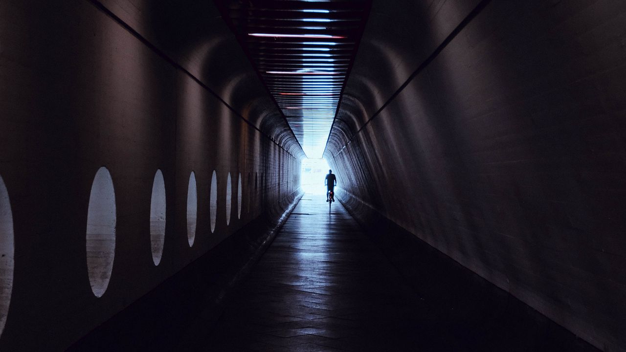 Wallpaper corridor, tunnel, dark, silhouette, light