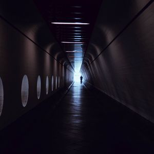 Preview wallpaper corridor, tunnel, dark, silhouette, light