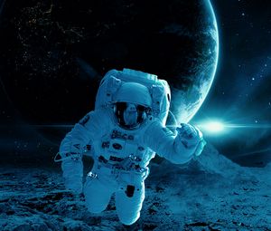 Preview wallpaper cosmonaut, astronaut, spacesuit, space