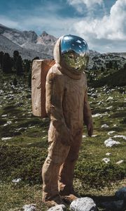 Preview wallpaper cosmonaut, spacesuit, sculpture, wooden