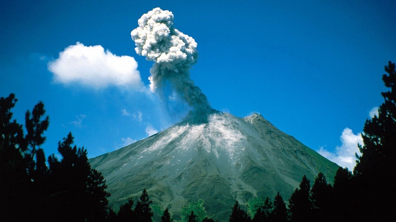 Wallpaper costa rika, volcano, eruption, smoke, sky