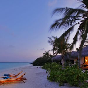 Preview wallpaper country house, romanticism, coast, palm trees, evening, light