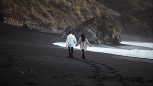 Preview wallpaper couple, beach, love, romance