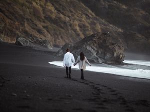 Preview wallpaper couple, beach, love, romance