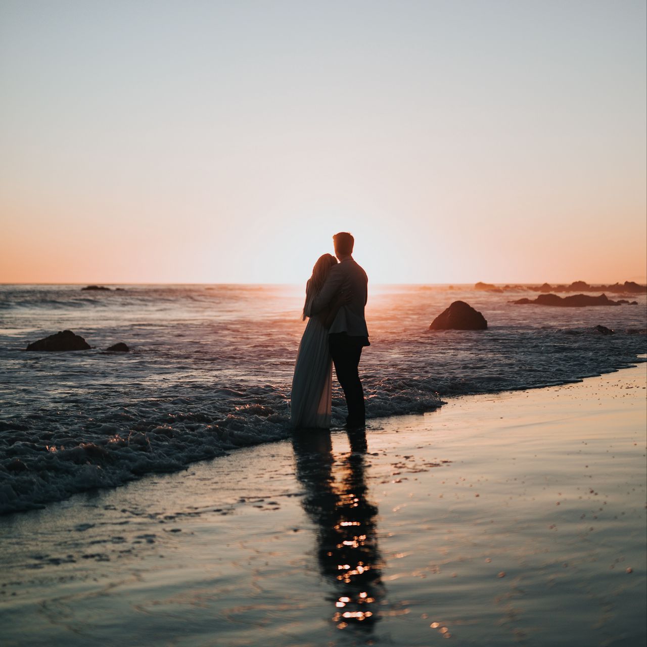 1280x1280 Wallpaper couple, beach, sunset, hugs, love
